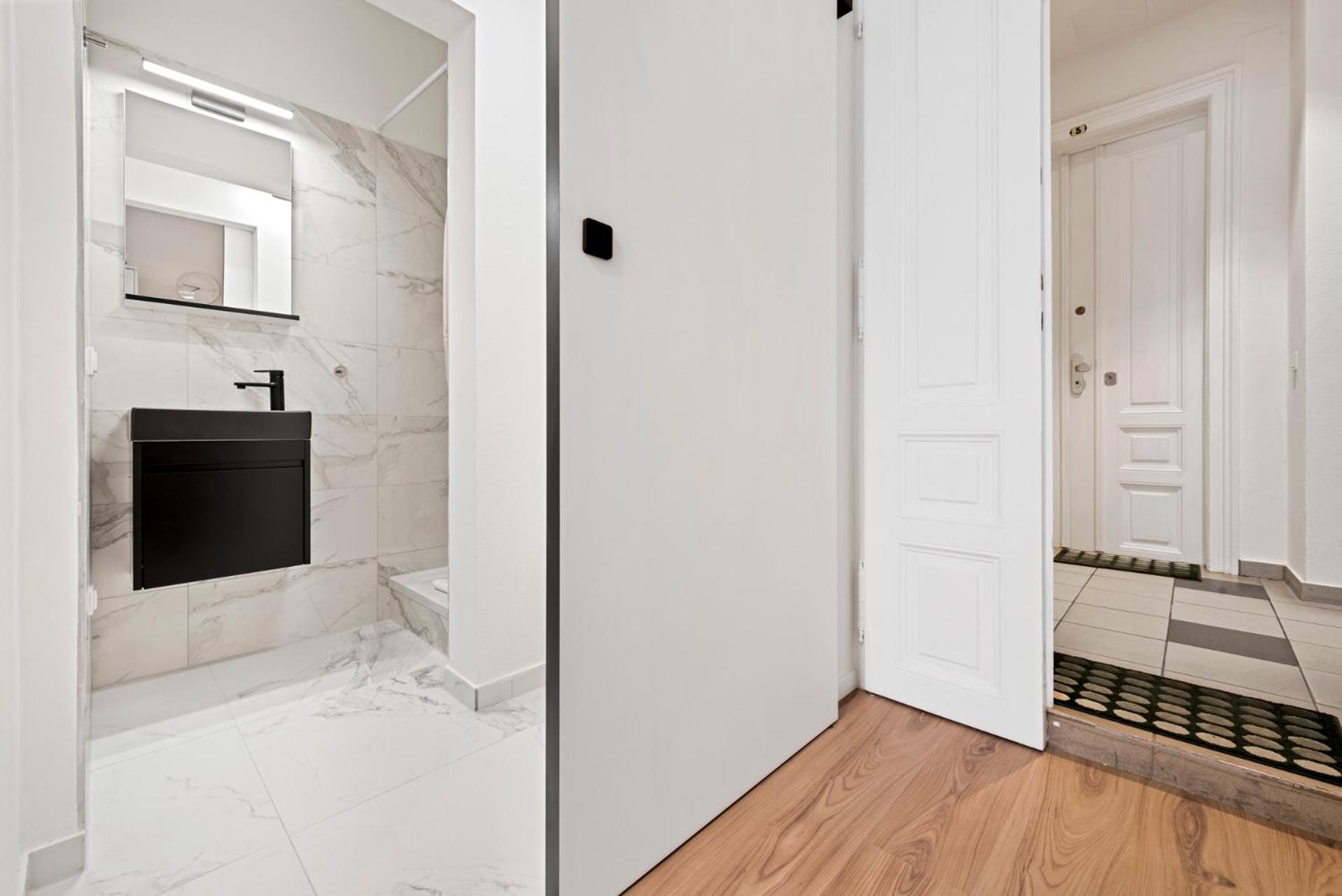 Cozy City Apartment - 15 Min To City-Centre - Contactless 24H Check-In Виена Екстериор снимка