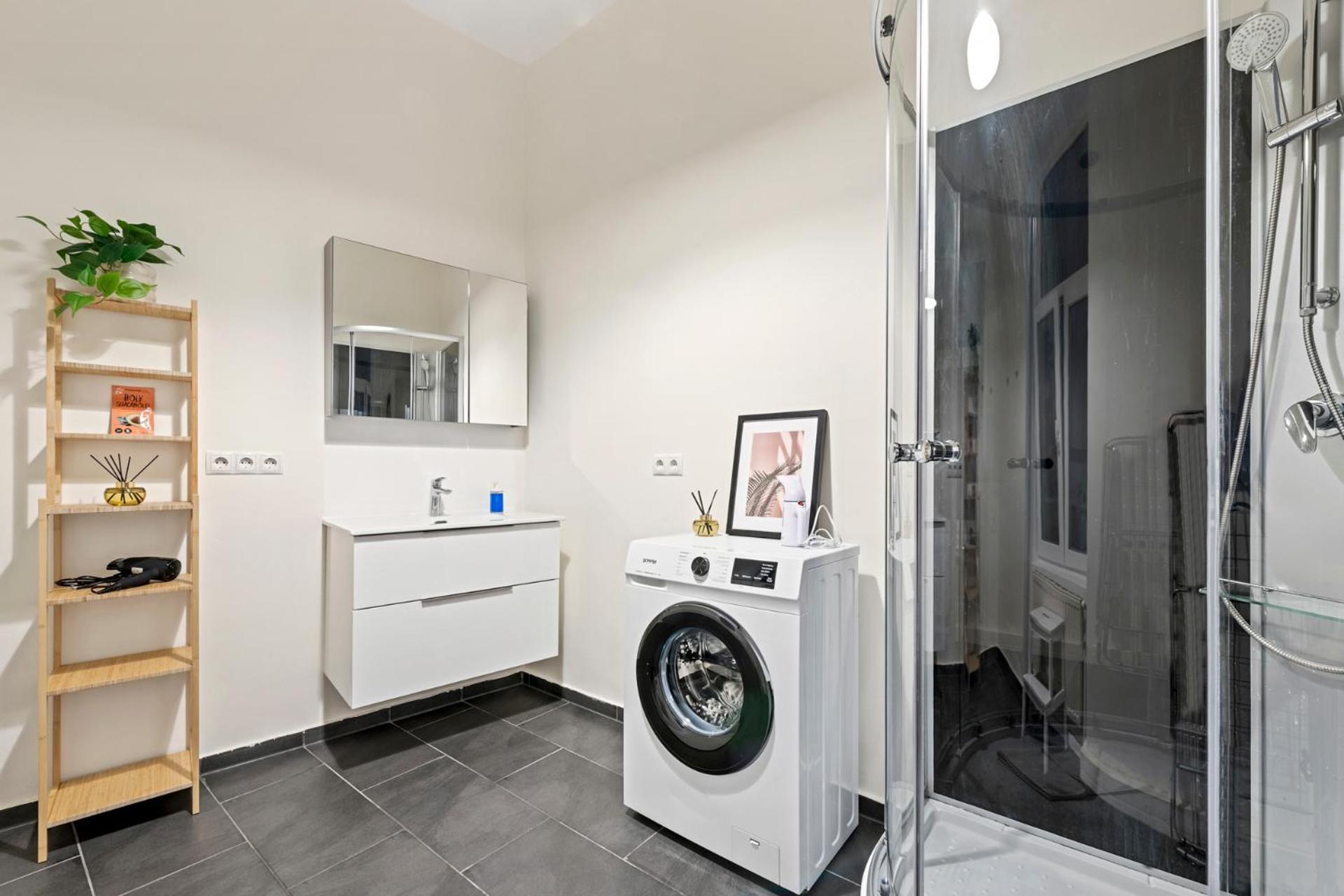 Cozy City Apartment - 15 Min To City-Centre - Contactless 24H Check-In Виена Екстериор снимка